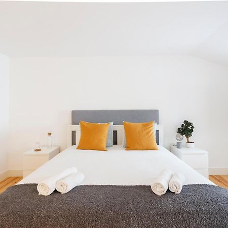 ליסבון Suite In Cozy Apartment In Chiado In Shared House מראה חיצוני תמונה