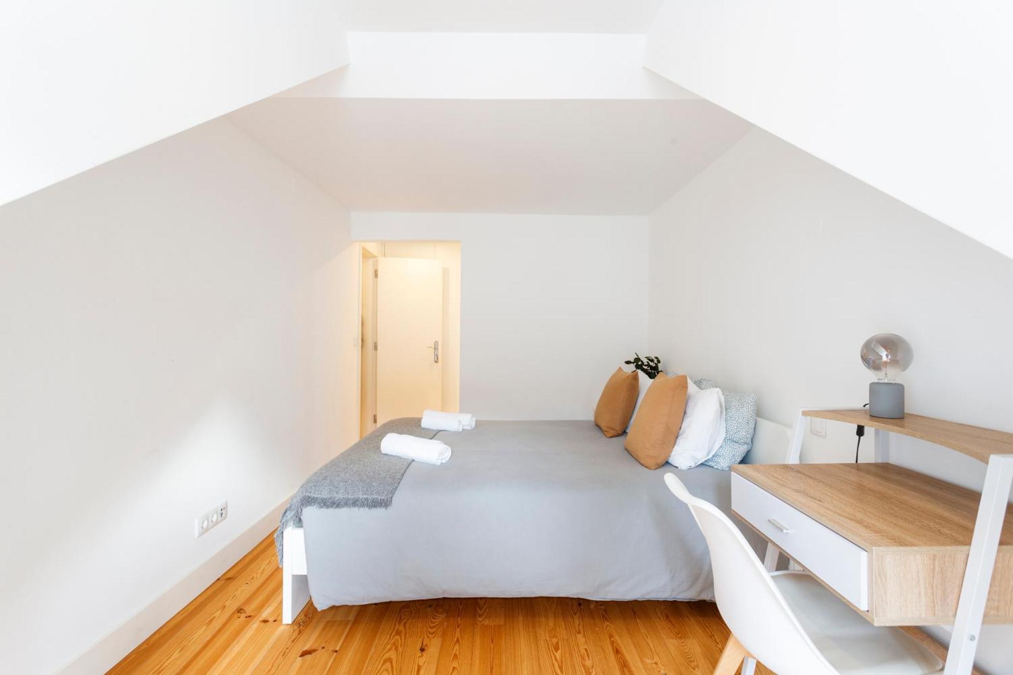 ליסבון Suite In Cozy Apartment In Chiado In Shared House מראה חיצוני תמונה